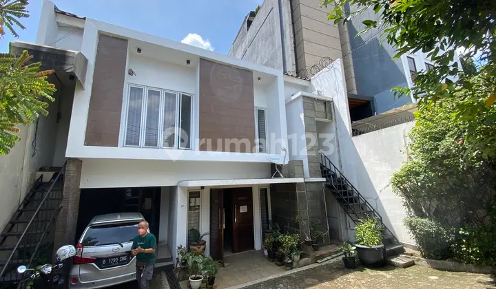 Rumah di Pinggir Jalan Besar, Dekat Ke Senopati Scbd, Jaksel, Cocok Untuk Usaha,