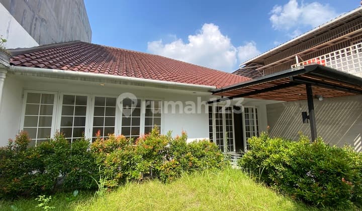 Rumah Bagus, Bersih, Terawat, 1,5 Lantai, 3 Kamar, Semi Furnished di Radio Dalam, Cocok utk Hunian Keluarga Atau Silent Office