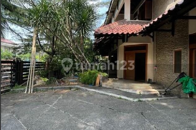 Rumah Lama, Hitung Tanah, Perlu Renov, Dekat Pondok Indah Mall, Cocok untuk Bangun Hunian Baru