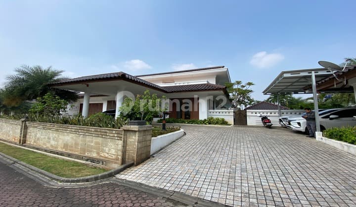 Luxurious, Spacious, Well-Maintained, Inside a Cluster, 5 Bedrooms, Move-In Ready, in Pejaten near Jakarta Medical Center
