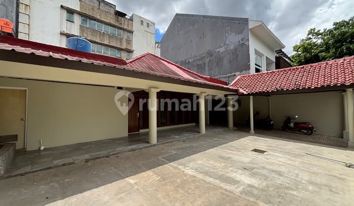 Rumah 1 Lantai, 5 Kamar, Cocok untuk Kantor atau Silent Office, Lokasi Dekat Senopati/ Scbd.