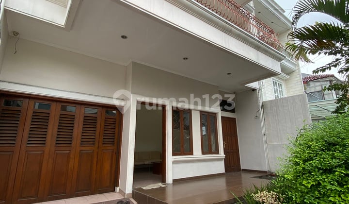 Rumah 2 Lantai, Bagus, Bersih, Terawat, 3 Kamar, di Pondok Indah, Cocok Utk Hunian Keluarga