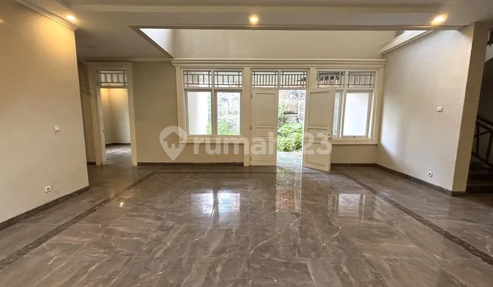 Cheap, Big House, 5 Bedrooms, Suitable for Family Living Near MRT Lebak Bulus, South Jakarta