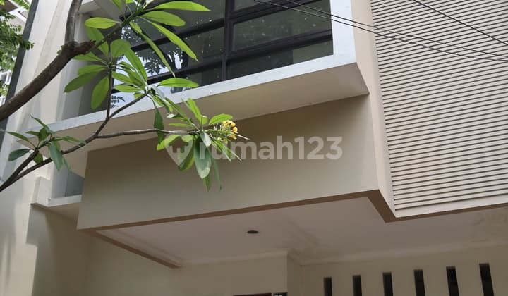 Rumah 2 Lantai, Semi Furnished Dekat Mayestik, Jakarta Selatan, Cocok U Hunian Atau Silent Office
