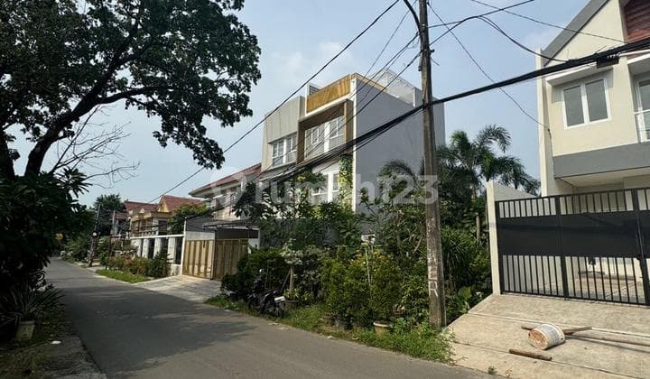Quick Sale, 250m2 Land, Inside a Complex, Suitable for Building a New House in Meruya, West Jakarta