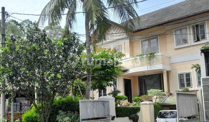 Jual Cepat, Rumah Lama, Terawat, Dalam Komplek, 4 Kamar, Ada Kolam Renang di Cirendeu,