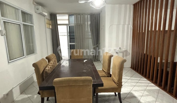 Rumah Bagus, 4 Kamar, Dalam Komplek, Dekat Jalur MRT Fatmawati, Cocok untuk Hunian Keluarga atau Silent Office.