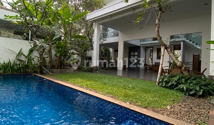 Rumah Bagus, Terawat, Semi Outdoor, 3 Kamar, Cocok untuk Hunian Keluarga di Cikini, Menteng Bintaro.