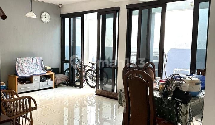 Nice House, Well-Maintained, 4 Bedrooms, Near SCBD/Senopati, Suitable for Family Living