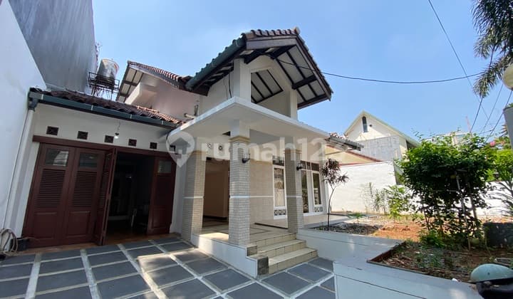 Rumah Lama, Kokoh, Siap Pakai, 3 Kamar, Cocok Utk Hunian Keluarga di Mayestik, Kby Baru, Jakarta Selatan