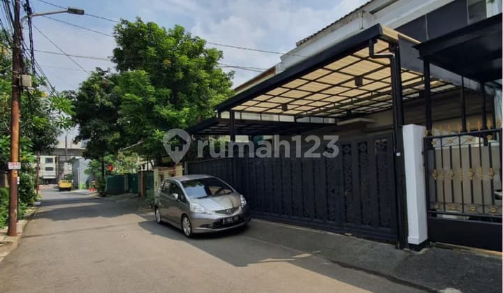 Cantik, Modern, Bersih, Terawat, 5 Kamar, Dekat Mrt H Nawi, Jakarta Selatan