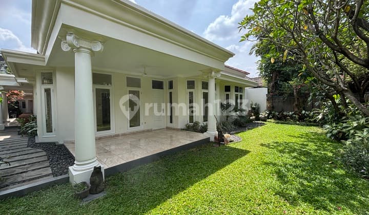 Rumah Mewah, 1 Lantai, Bagus, Semi Furnished, 5 Kamar, Cocok untuk Hunian Keluarga/Expat.