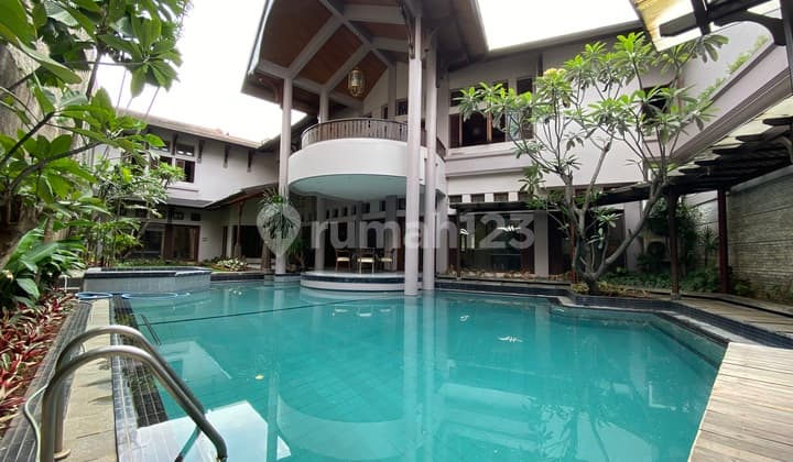 Mewah, Bagus, Bersih, Terawat, 5 Kamar, Ada Swimming Pool, dekat JIS, Cocok untuk Expat