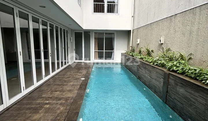 Rental House, Well Maintained, 4 Bedrooms, Semi Furnished, Suitable For Expat, Near Senopati/ Scbd.