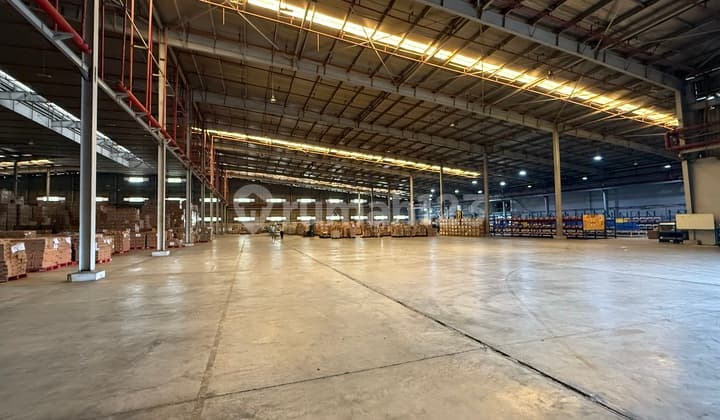 Gudang. Sewa. Bangunan 16.000M2. Tanah 40.000M2 di Jababeka
