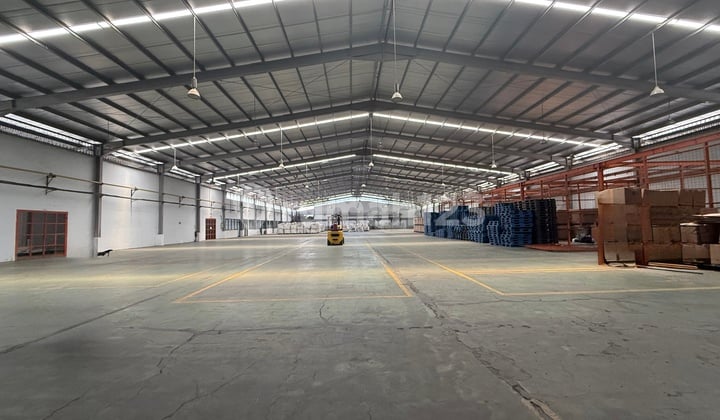Factory in Lippo Cikarang, Building Area 3,310m², Electricity 345 Kva PLN