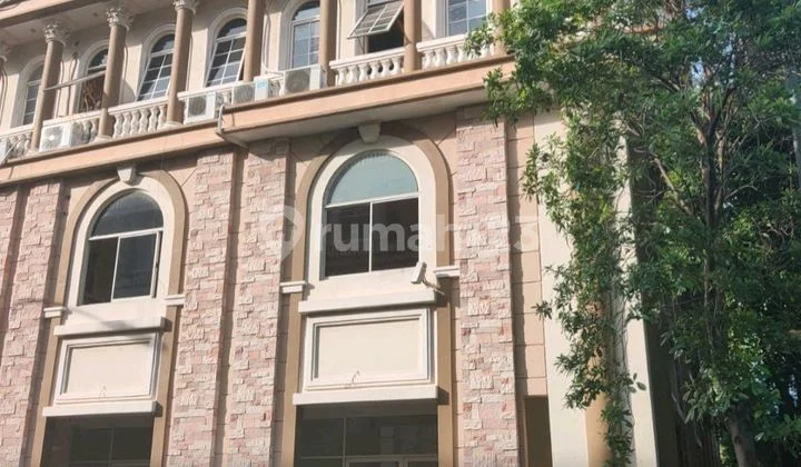 Rarely Are There Shop Houses in Hook Greenlake Tangerang Rarely Are There Shop Houses in Hook Greenlake Tangerang