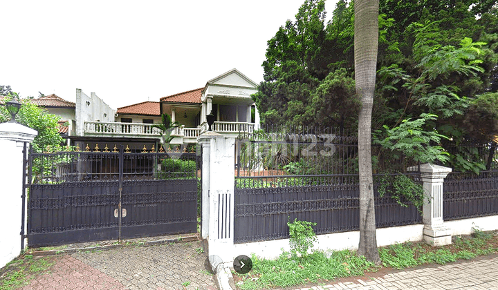 Rumah Pondok Indah Jalan Utama Hadap Timur