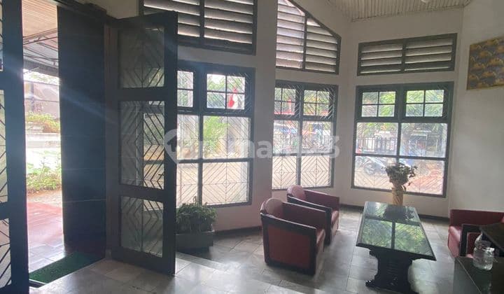 Gedung Mini Haji Nawi Raya Hadap Utara