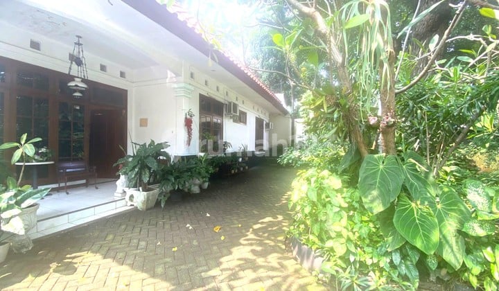 Rumah Pondok Indah Bangunan 1 lantai hadap selatan