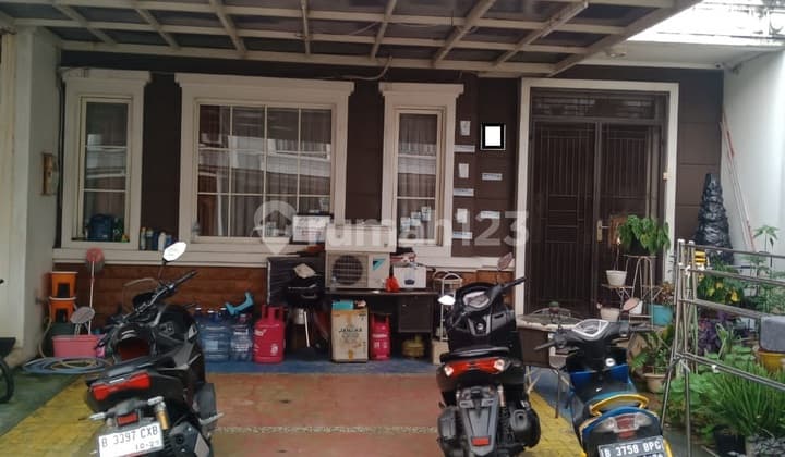Rumah 8x17 Gaya Eropa di Green Lake City – Adem, Asri, Lengkap Banget Fasilitasnya!