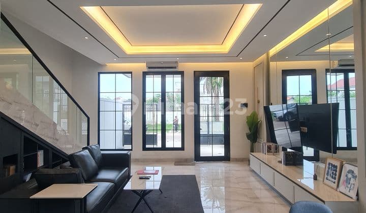 Townhouse Mewah dan Baru 2 lantai di Jakarta Barat