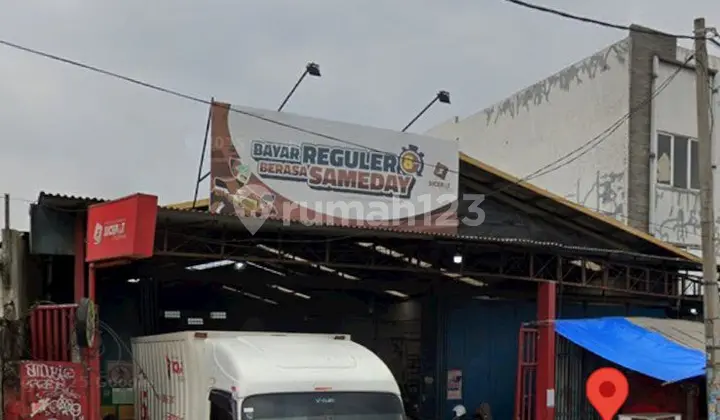Warehouse Ex Expedition on the Roadside Area Tangsel
