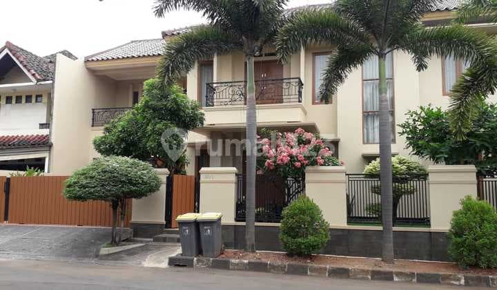Rumah Mewah dan Asri Dalam Komplek Bergengsi