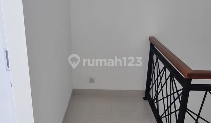 Rumah 2 Lantai, Siap Huni Dekat Kampus UI, Stasiun & Mall