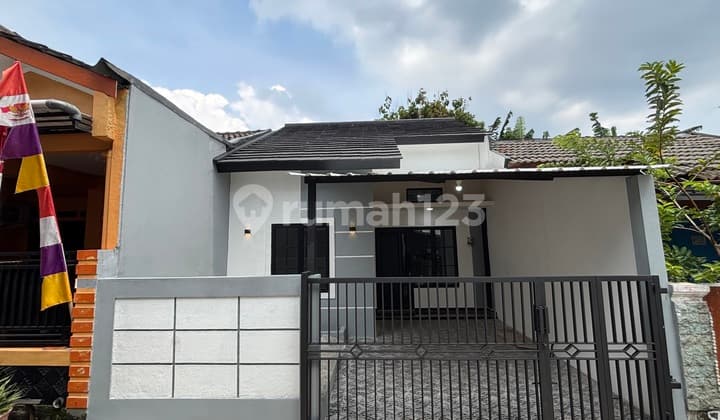 In the Comfortable Housing in Depok, Ready to Occupy with Complete SHM and IMB.