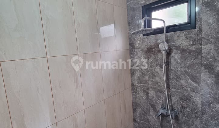 Rumah 2 Lantai, Siap Huni Dekat Kampus UI, Stasiun & Mall