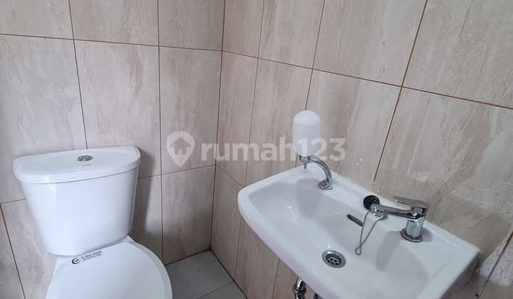 Rumah 2 Lantai, Siap Huni Dekat Kampus UI, Stasiun & Mall