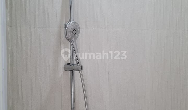 Rumah 2 Lantai, Siap Huni Dekat Kampus UI, Stasiun & Mall