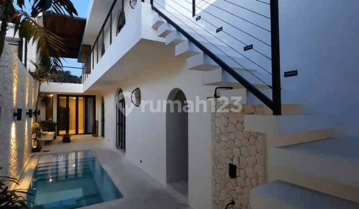 Strategic Modern Tropical Villa in Batu Bolong, Canggu, Badung