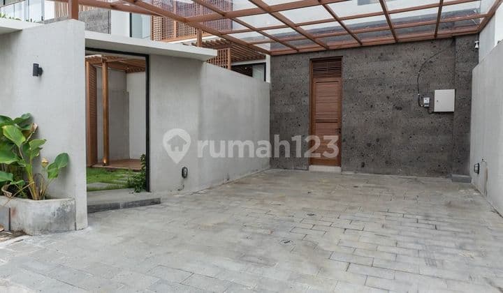 Villa Siap Huni Tropis Modern Pererenan Tumbak Bayuh Canggu Bali
