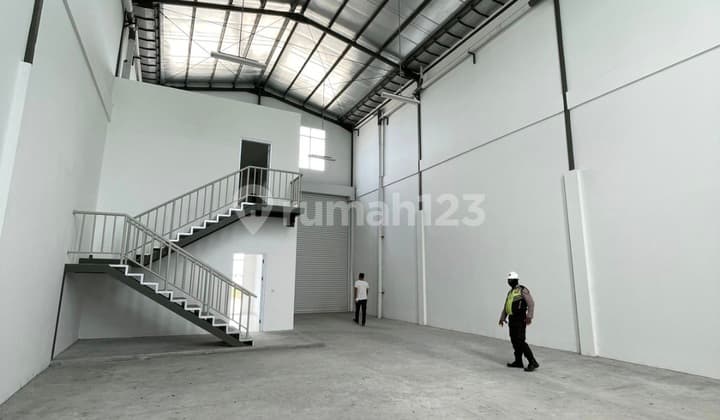 Akr Warehouse Elp Jiipe 8km to Manyar Toll Access