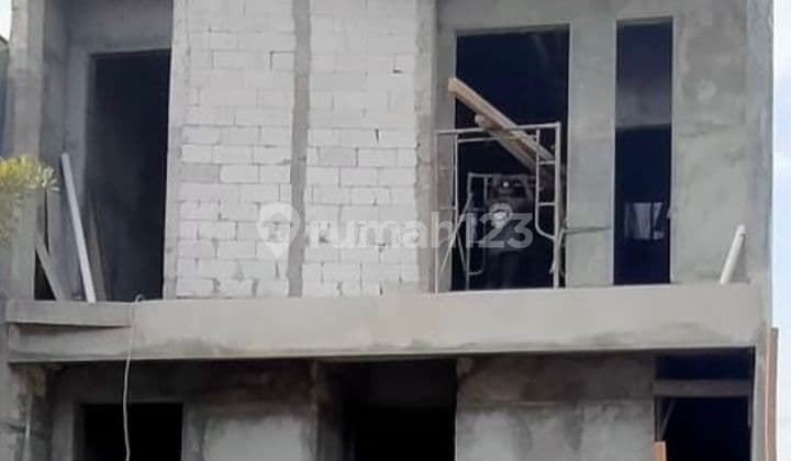 New House in Dian Istana Moccavrbana Wiyung Surabaya