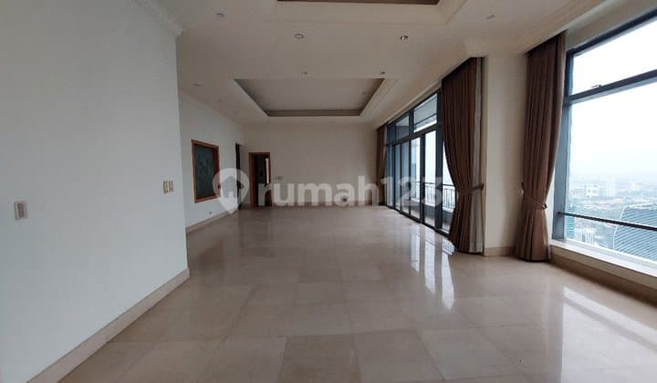 4 BR Airlangga Apartment Unfurnished, available , bisa langsung renovasi tinggal