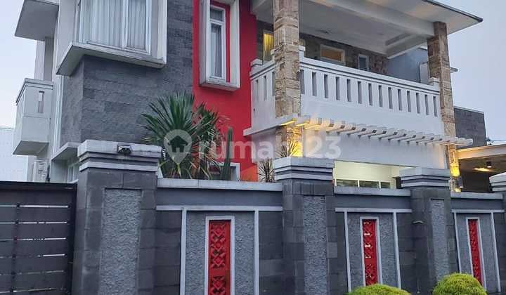 Rumah Bogor Hook Mewah Sejuk Dengan Kolam Renang