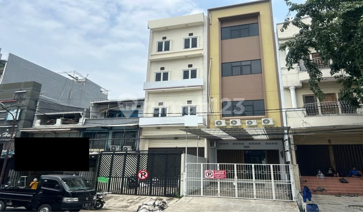 PRICE DROP !! 4-Storey Muara Karang Shop House with Lift Commercial Permit