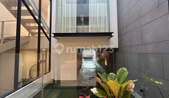 Rumah Muara Karang Ada Kolam Renang Full Furnish Bagus Banget