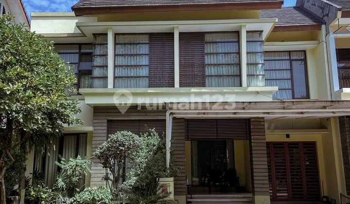 Rumah 2 Lantai Lokasi Strategis Depan Taman Di Emerald Bintaro