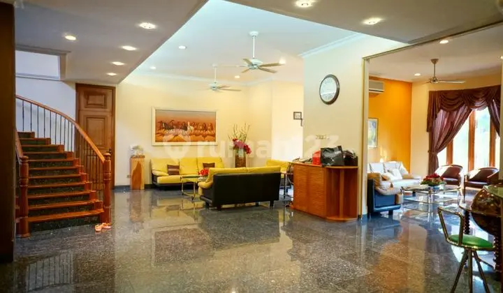 Dijual Rumah Pantai Mutiara 23x23, 2,5 lantai, SHM, Semi Furnish