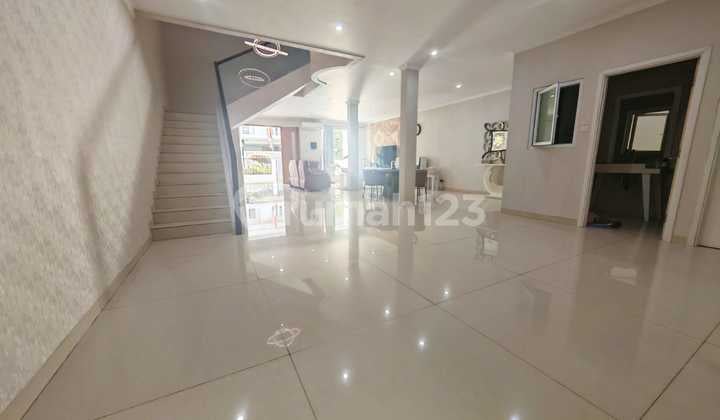 Dijual Murah Rumah Pantai Indah Kapuk Uk 8X22m 2,5Lantai , SHM Rapih Siap Huni Nego Sampai Deal!!