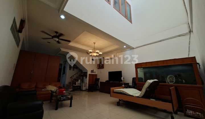 Rumah Pluit 10X20 Hadap Timur 2,5 Lantai SHM bisa KPR