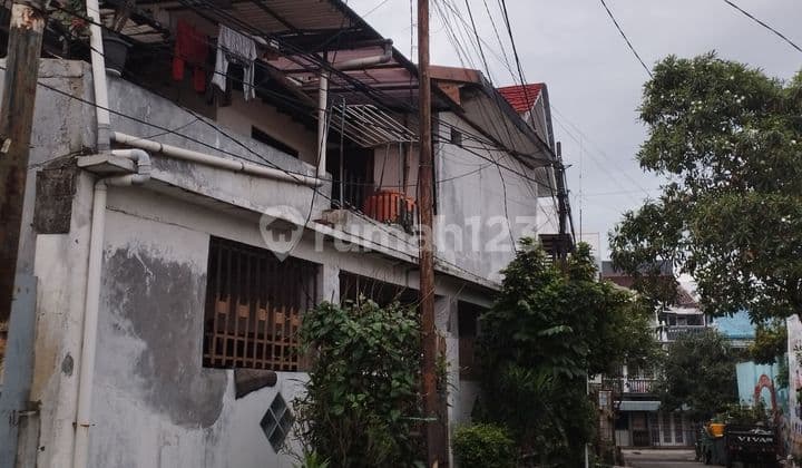 Rumah Dua Lantai Masuk Dua Mobil Dipusat Kota Bandung Tengah