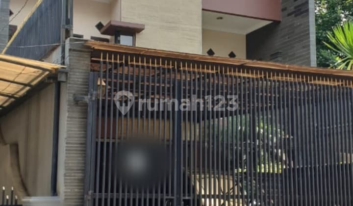 Rumah 3 Lantai bagus mewah ada kolam renang di setra murni bandung utara