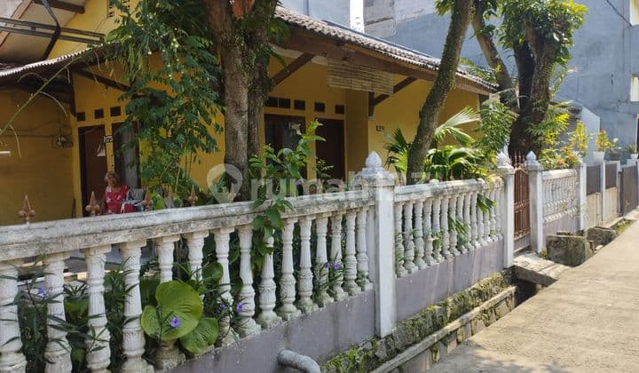 Rumah di hoek komplek bumi asri cijerah kodya bandung