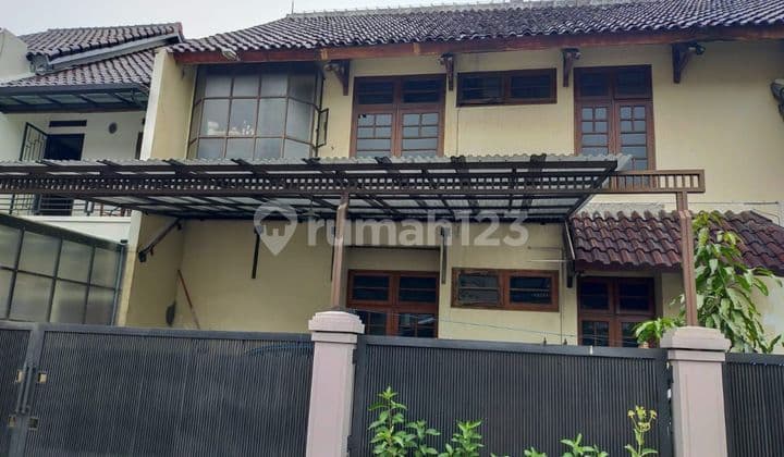 Rumah unik 2 lantai di pusat kota cijagra buah batu bandung