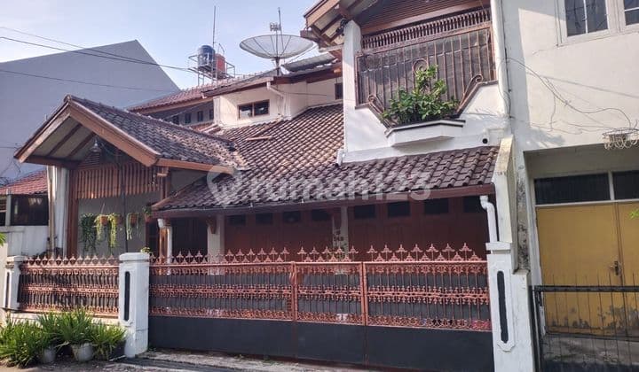 Rumah Bagus 2 Lantai Dan 4 Kamar Tidur Di Taman Kopo Indah 1